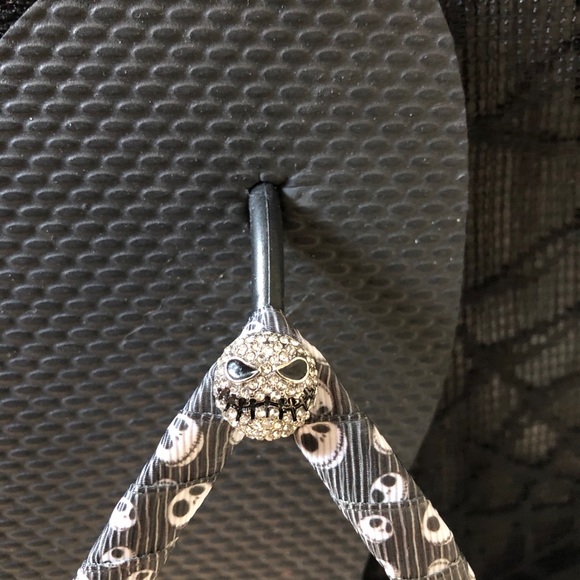 Jack Skellington Decorated Flip Flops 6 - Picture 4 of 6